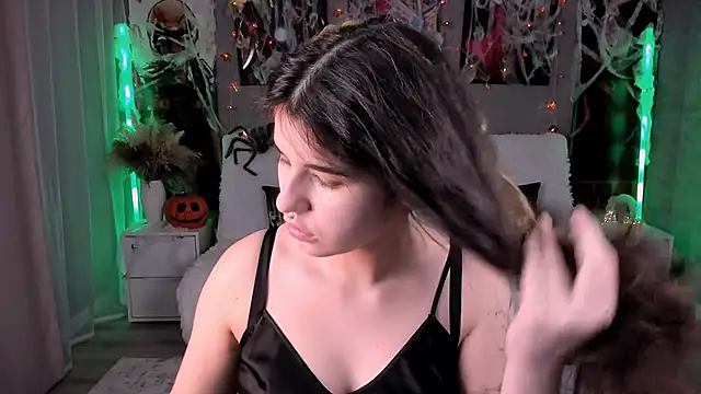 Snapshot of AnoraDark chatting on October 2025 06:28:02 PM AnoraDark online show from October 2025 06:28:02 PM