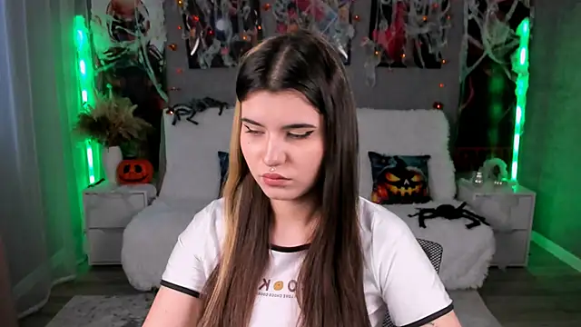 Snapshot of AnoraDark chatting on October 2025 12:28:02 PM AnoraDark online show from October 2025 12:28:02 PM