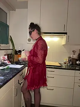 Nadja Noir online show from November 2025 08:43:01 PM