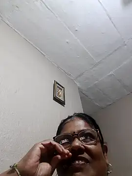 Snapshot of mileesha chatting on April 2026 05:43:02 PM mileesha online show from April 2026 05:43:02 PM