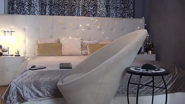 LadyValeriaXO online show from December 2025 12:23:02 PM