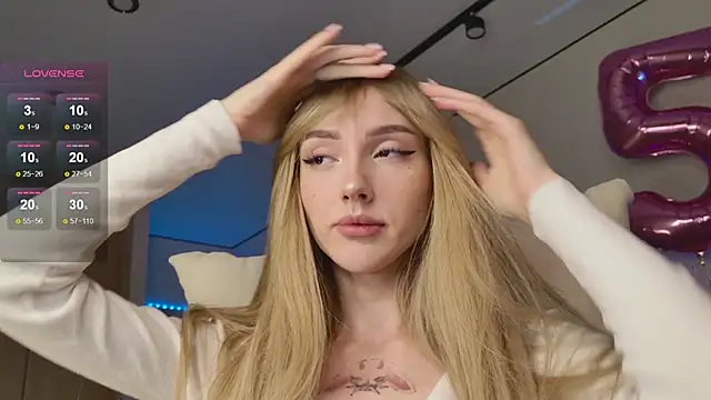 Lunainnk online show from November 2025 06:57:01 PM