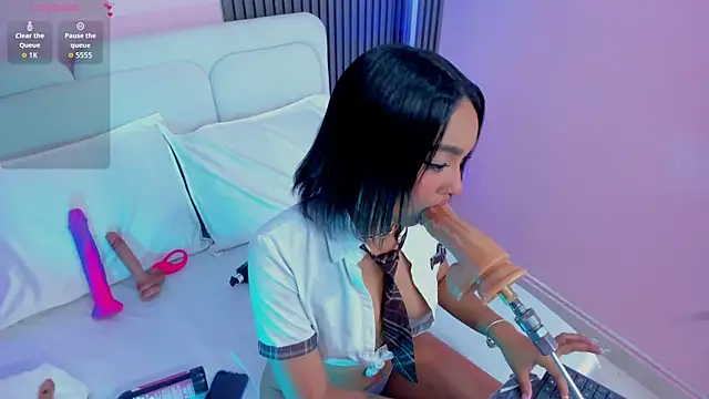 Clawdeen  wolf online show from April 2026 07:53:01 PM