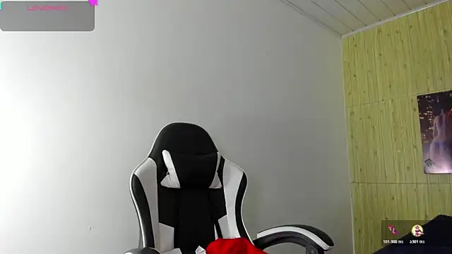 Raven Rouge  online show from February 2026 08:40:02 PM