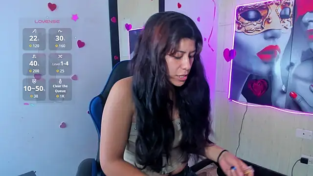 Snapshot of Raven_Rouge_ chatting on April 2026 12:18:02 PM Raven Rouge online show from April 2026 12:18:02 PM