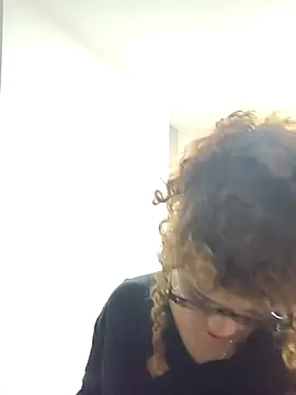 Snapshot of Vikyvoyeur chatting on September 2025 02:47:02 AM Vikyvoyeur online show from September 2025 02:47:02 AM