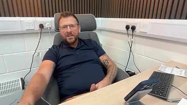 Snapshot of bilf1978 chatting on March 2026 07:14:02 AM bilf1978 online show from March 2026 07:14:02 AM