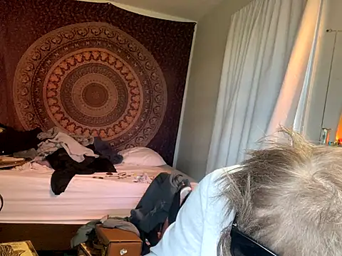 XanderOzzz online show from November 2025 09:26:02 PM