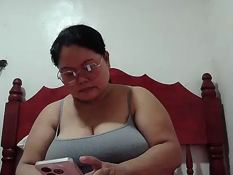 Snapshot of Mari_fvcks chatting on March 2026 12:44:01 PM Mari fvcks online show from March 2026 12:44:01 PM