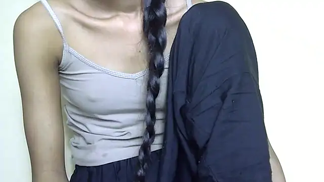 smallcuute online show from February 2026 11:33:01 PM