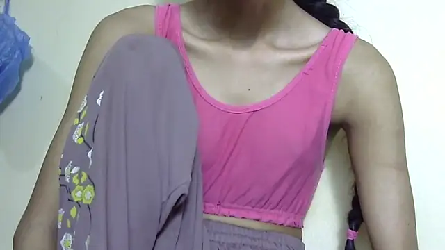 smallcuute online show from February 2026 11:45:01 PM