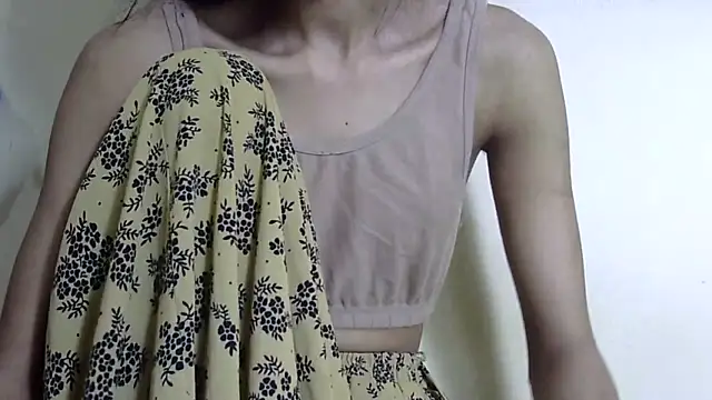 smallcuute online show from February 2026 07:14:02 PM