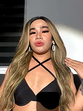 Malia Nicole online show from October 2025 01:55:02 PM