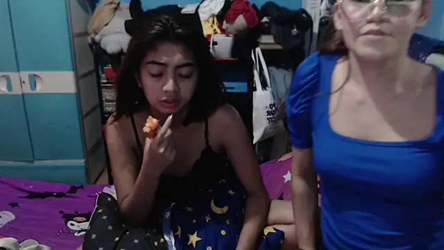 Snapshot of PrettyMae20 chatting on March 2026 06:28:02 AM PrettyMae20 online show from March 2026 06:28:02 AM