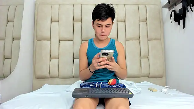 Snapshot of Felipe_Cold chatting on October 2025 02:00:01 AM Felipe Cold online show from October 2025 02:00:01 AM