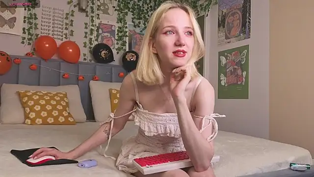 EmmaNovak online show from October 2025 12:55:01 PM