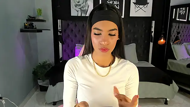 kitty collins  online show from September 2025 10:37:01 AM