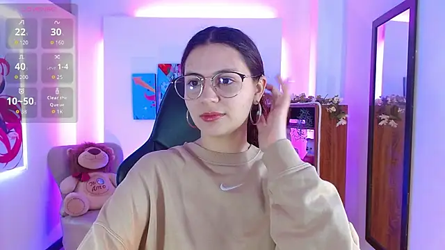 AlanaGarcia19 online show from December 2025 12:01:01 PM