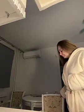 DeniMilkyyyyy online show from November 2025 05:24:01 PM