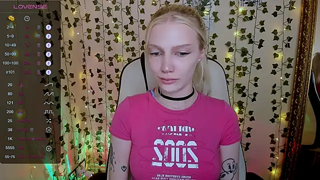 Snapshot of AnyaTaylor_ chatting on February 2026 06:40:02 AM AnyaTaylor online show from February 2026 06:40:02 AM