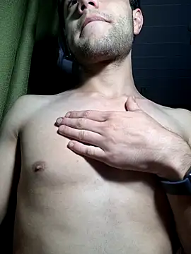 PrettyBoyyy11 online show from September 2025 04:28:01 AM