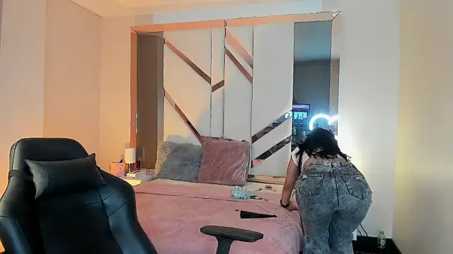 EmmaStonns online show from December 2025 11:27:02 AM