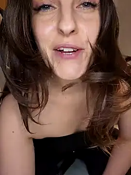 BelleFelicitas online show from October 2025 07:11:02 PM