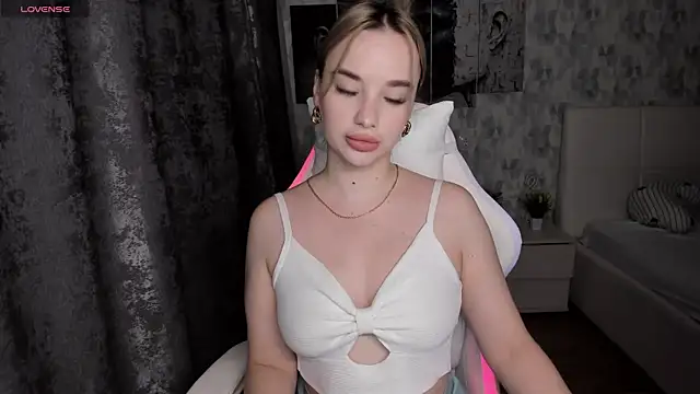 KiraKrox online show from October 2025 07:25:02 PM