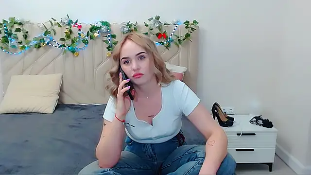 LiluMoon   online show from April 2026 05:30:01 PM