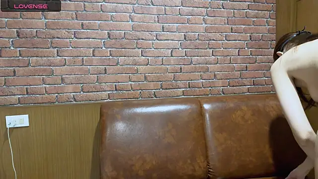 Snapshot of penny_coco chatting on March 2026 04:11:02 PM penny coco online show from March 2026 04:11:02 PM