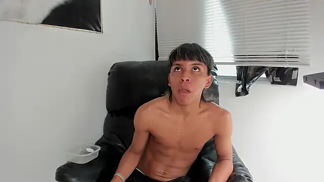 tyler twink boy online show from February 2026 01:58:02 PM