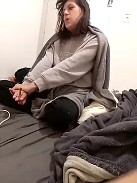 Snapshot of Couplefrsex chatting on October 2025 01:54:01 PM Couplefrsex online show from October 2025 01:54:01 PM