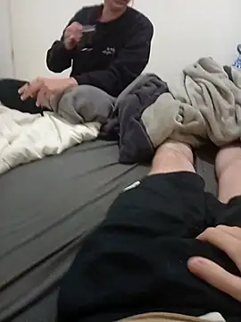 Snapshot of Couplefrsex chatting on October 2025 08:22:01 PM Couplefrsex online show from October 2025 08:22:01 PM