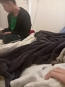 Snapshot of Couplefrsex chatting on October 2025 02:07:02 PM Couplefrsex online show from October 2025 02:07:02 PM