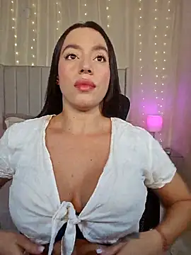 Snapshot of AriadnaTaylor chatting on May 2026 06:24:02 PM AriadnaTaylor online show from May 2026 06:24:02 PM