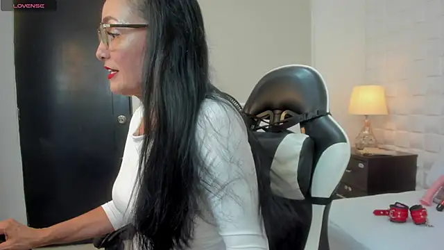 yulitza1025 online show from December 2025 12:31:02 PM