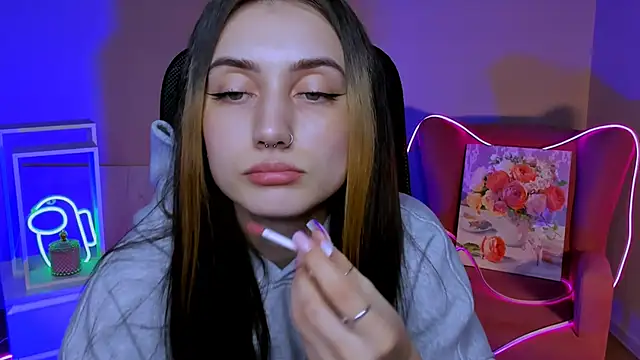 olivianorton online show from November 2025 03:45:01 PM