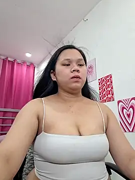 Snapshot of avery_in_paradisexx chatting on May 2026 09:50:01 AM avery in paradisexx online show from May 2026 09:50:01 AM