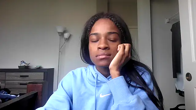 Marlowlovee online show from September 2025 04:00:01 PM