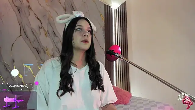 Emmiicute online show from September 2025 10:24:01 PM