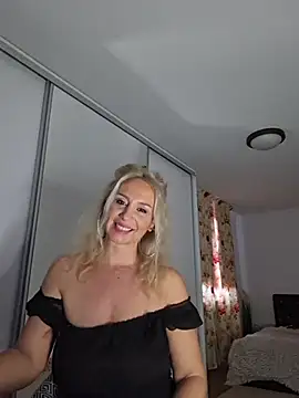 merlyn4 online show from November 2025 08:57:01 AM