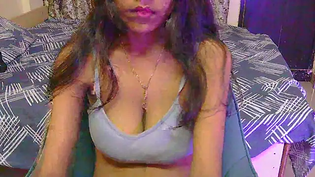 Snapshot of hoty-priya chatting on May 2026 04:40:01 AM hoty-priya online show from May 2026 04:40:01 AM