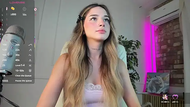 Snapshot of Blessed_Molly chatting on September 2025 07:03:02 AM Blessed Molly online show from September 2025 07:03:02 AM