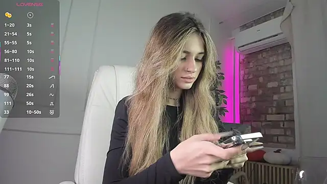 Snapshot of Blessed_Molly chatting on October 2025 07:22:01 AM Blessed Molly online show from October 2025 07:22:01 AM