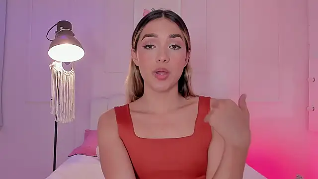 Snapshot of Doll_Isa_ chatting on May 2026 04:30:02 AM Doll Isa online show from May 2026 04:30:02 AM