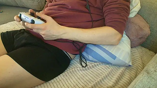 Breezydicksn online show from December 2025 09:34:02 PM