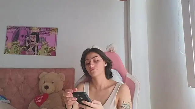 Crystal Star  online show from November 2025 03:00:02 PM