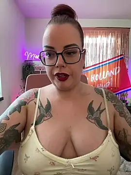 Snapshot of Miss_Lucifer6 chatting on June 2026 01:17:02 PM Miss Lucifer6 online show from June 2026 01:17:02 PM