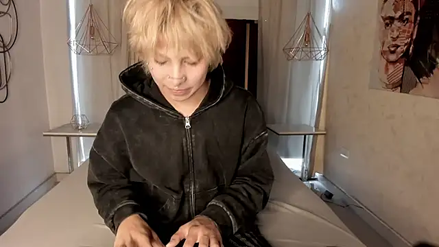 OliIverr22 online show from November 2025 08:20:01 PM