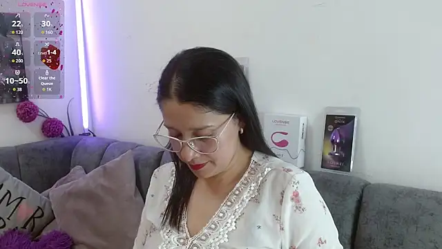 Alana steel 1 online show from April 2026 07:25:01 PM